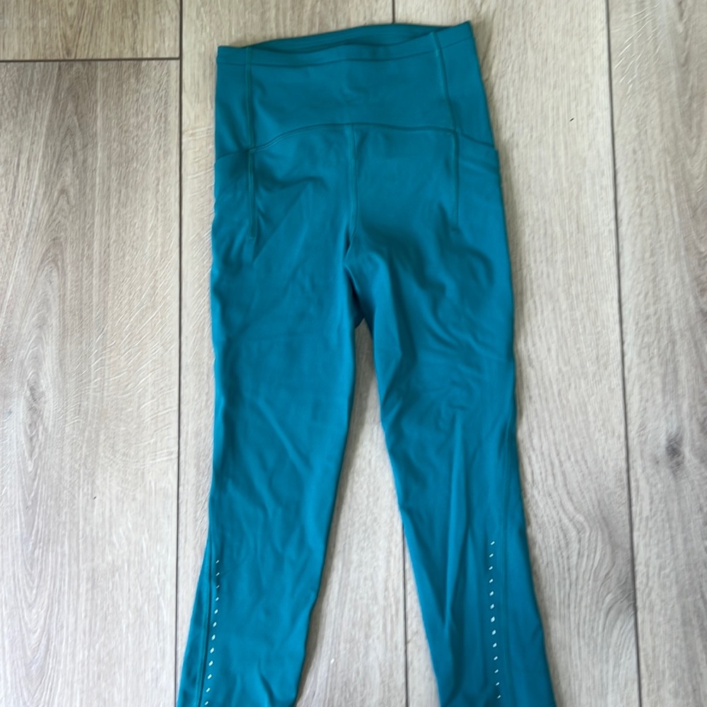 Green Lululemon leggings